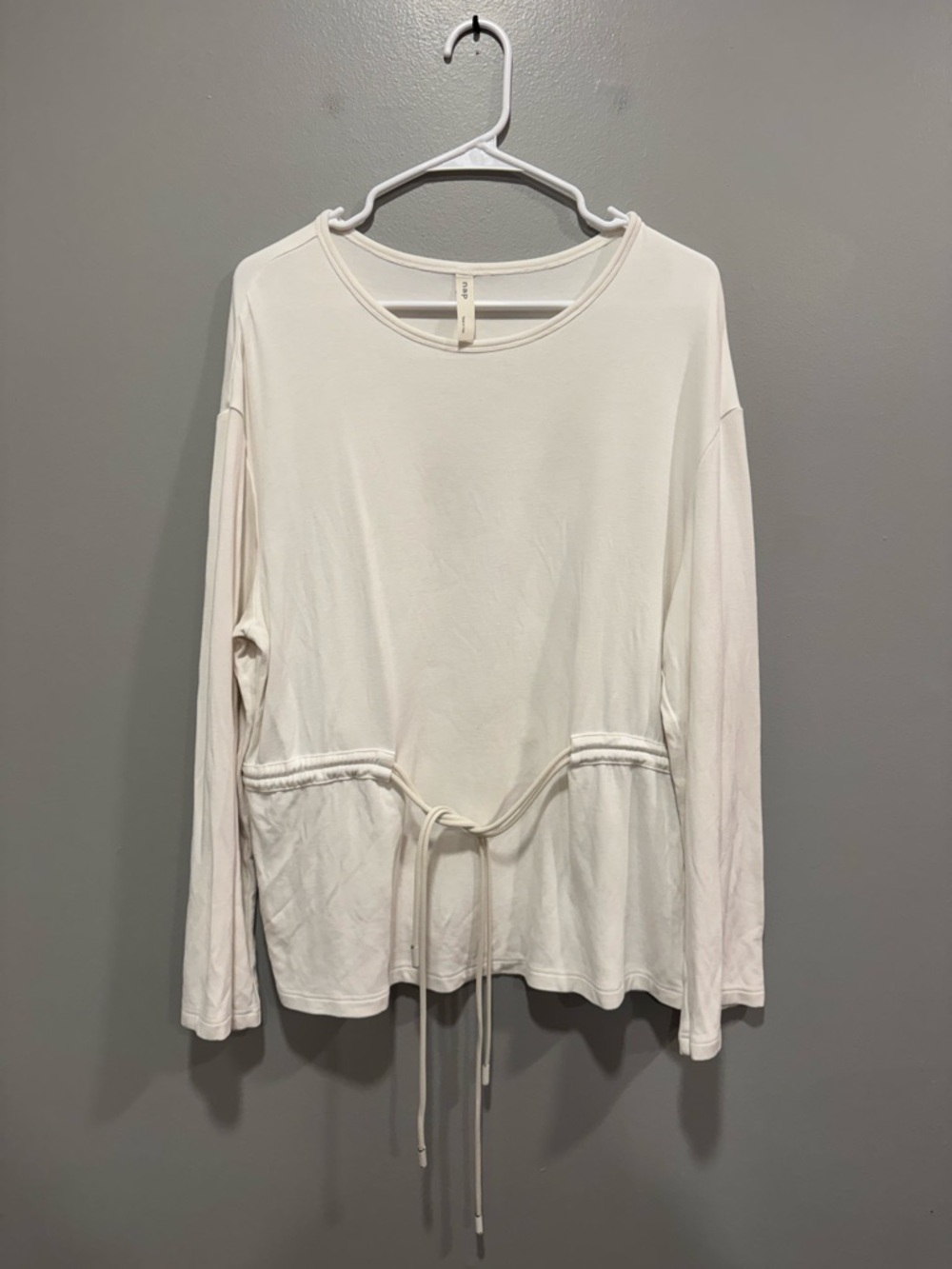 Nap Cinch Front Long Sleeve Top in White Size Small